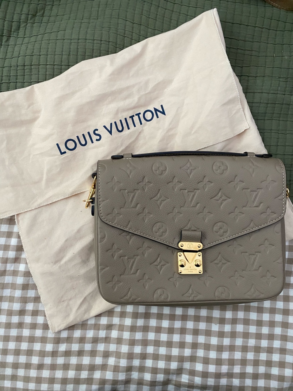 LV Pochette Métis in Turtledove